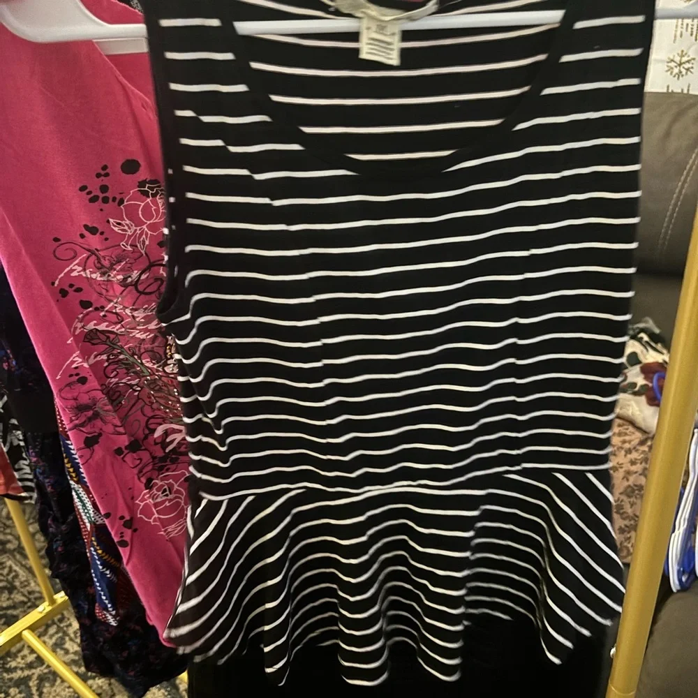 Women’s Top Lot - Picture 2 of 11